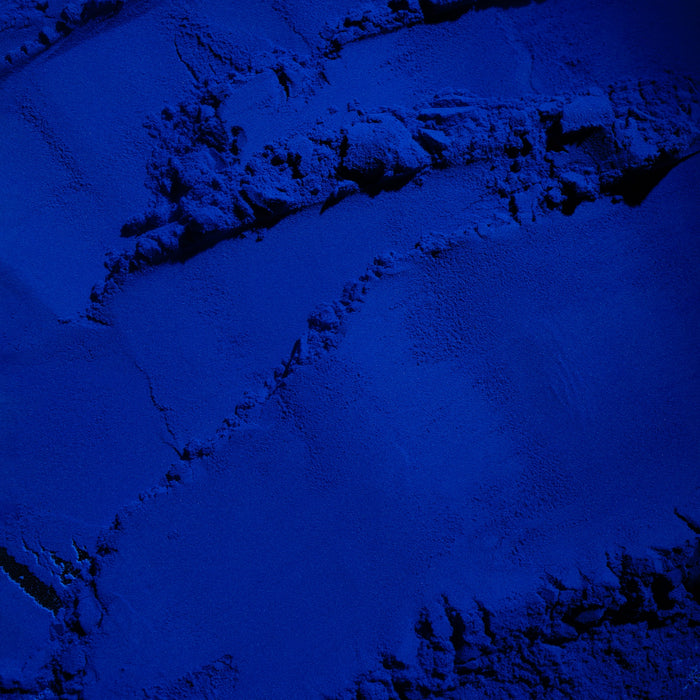 Dolce Superfoods blue spirulina phycocyanin powder texture close-up