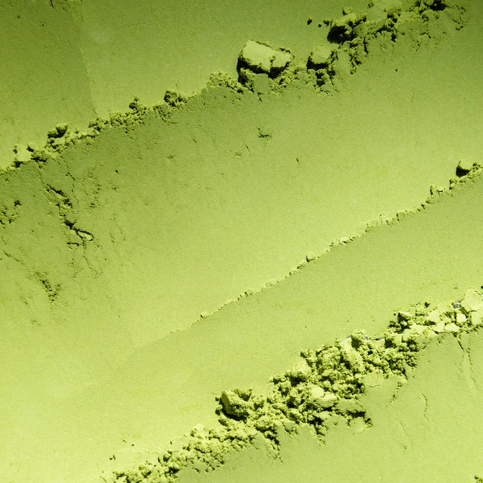 Dolce Superfoods organic ceremonial matcha powder texture close-up